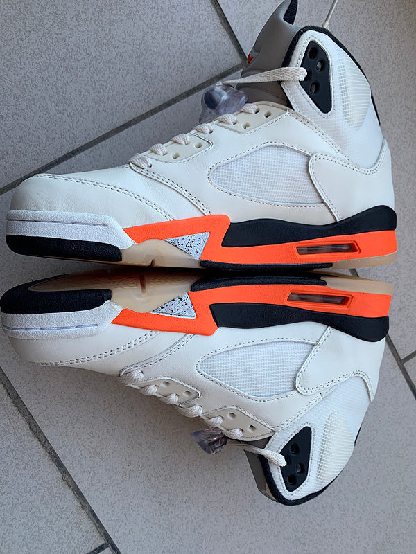Nike Men's & Women's Iconic Street Trainers — Style 179 side view