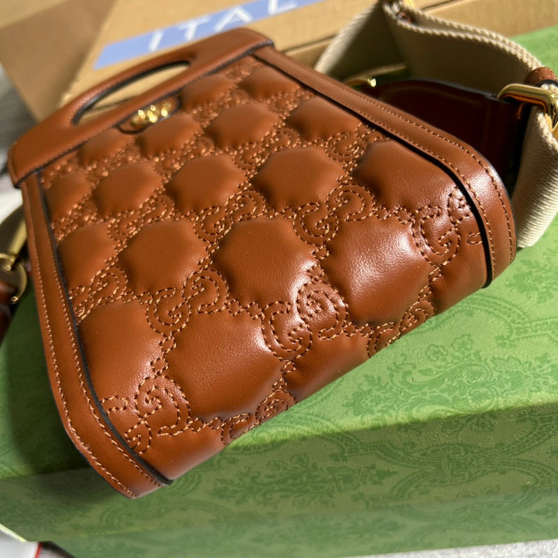 Fluid handbag styled for everyday wear