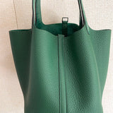  Elegant handbag front view