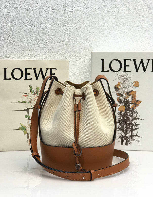 Ziva's Charm handbag – front view (21.5cm*31cm*16cm)