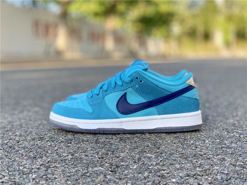 Nike Men's & Women's Luxury Fashion Trainers — Style 198 close-up view