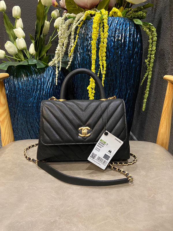 women's handbag, versatile design, view 1