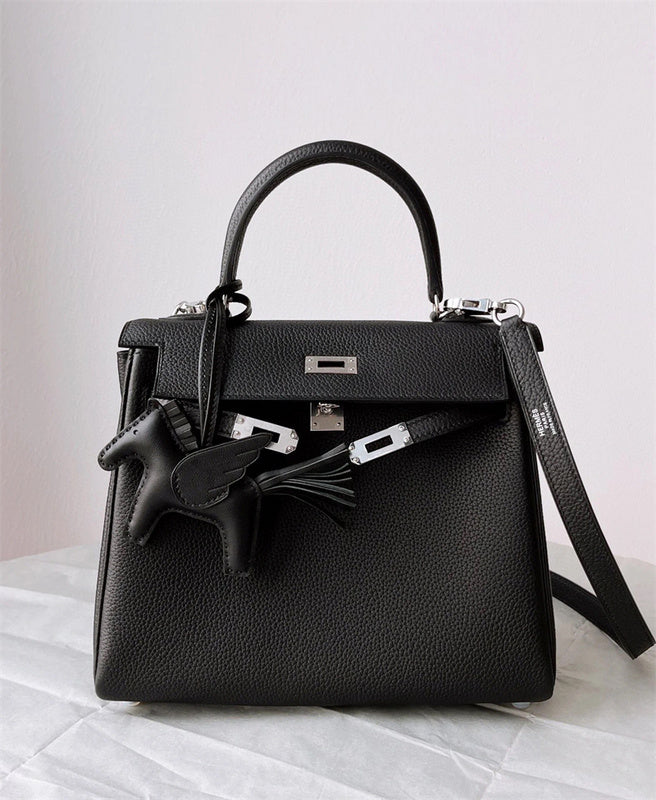  Structured top-handle bag front view