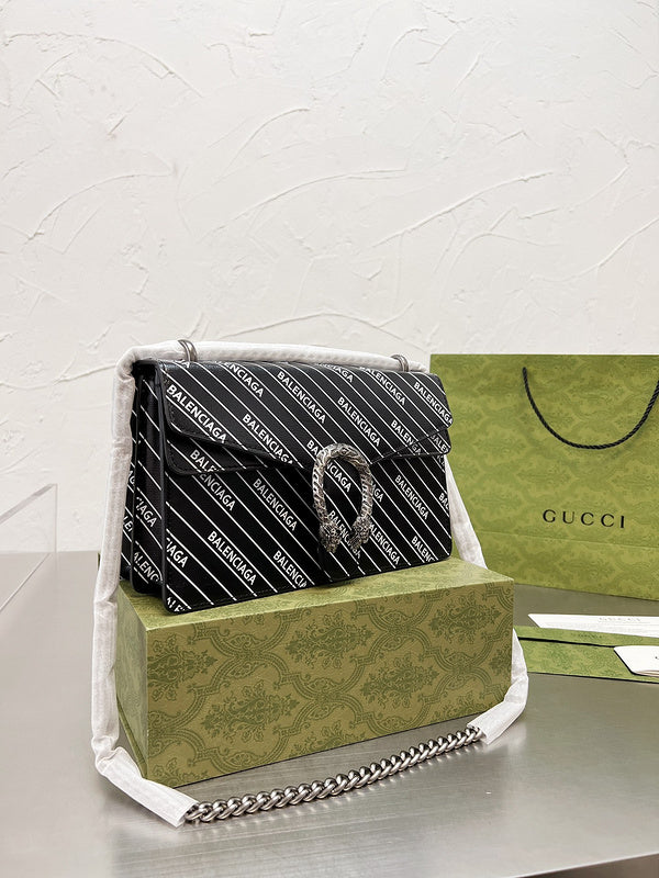 Ziva's Charm handbag – detail view (one versatile size)