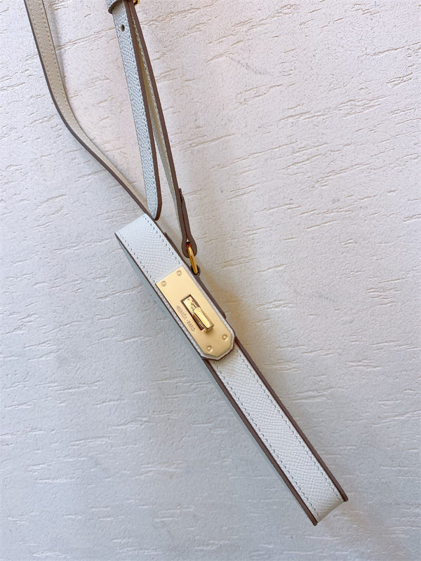  satchel close-up of hardware and finish 17