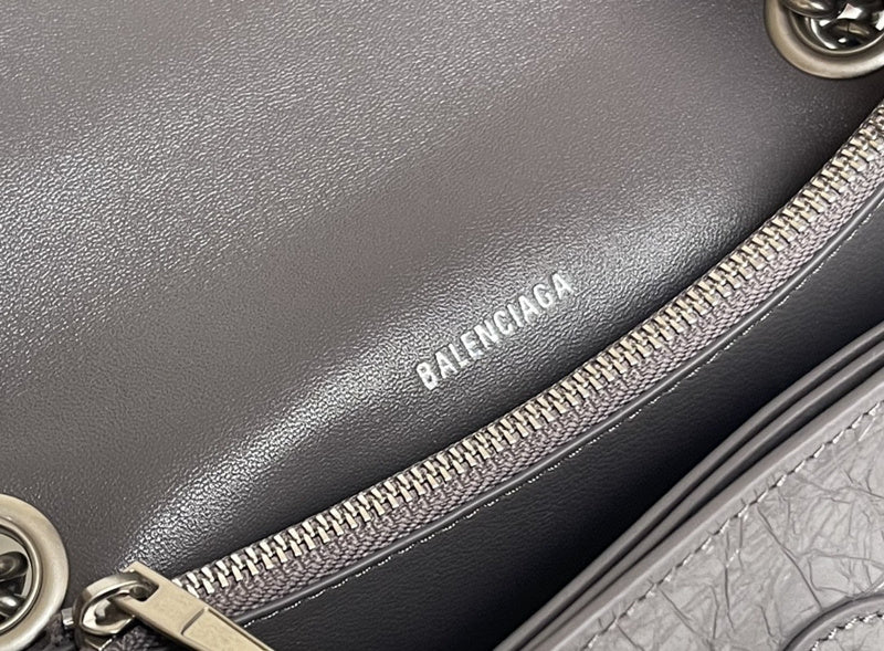 Zivas Charm Understated Luxury Statement Handbag (Versatile Style Statement) – Detail View
