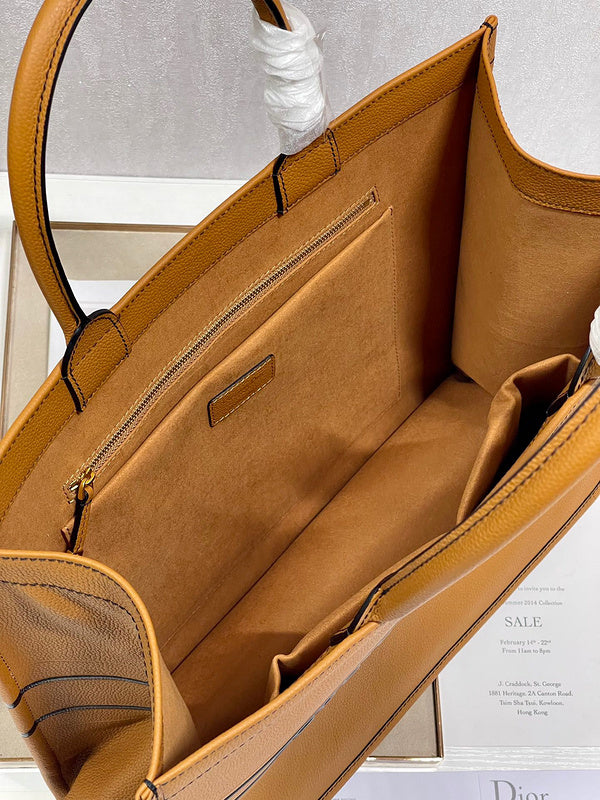 Top view of everyday-luxe signature women's handbag – women's premium purse