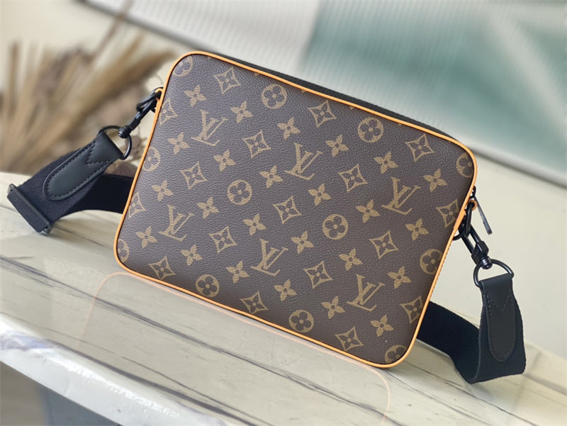  shoulder bag interior and compartment view