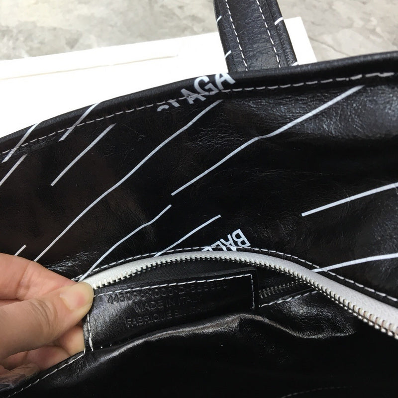 Effortless Premium PU Leather Handbag - Understated Luxury Look | Women's Designer-Inspired Purse #931 - texture close-up (image 9) of designer-inspired handbag