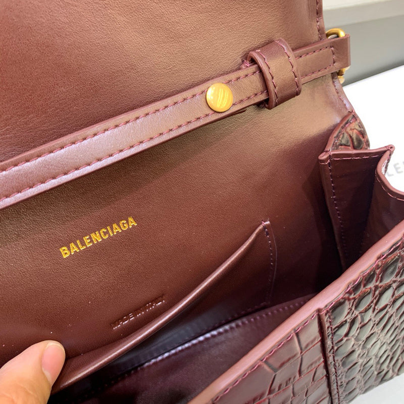 Effortless Premium PU Leather Handbag - Smooth Faux-Leather Exterior | Women's Luxury Handbag #464 - texture close-up (image 9) of designer-inspired handbag