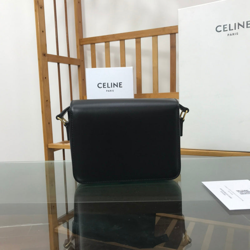 Handle and strap detail of structured elevated women's handbag – women's everyday handbag