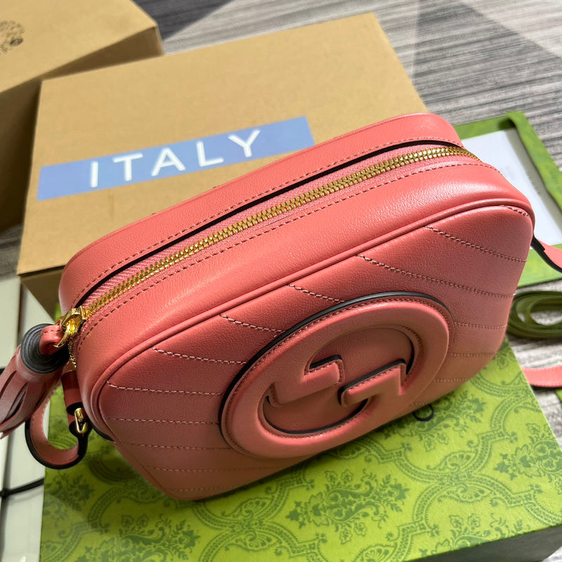Side profile of structured chic women's handbag – women's luxury accessory