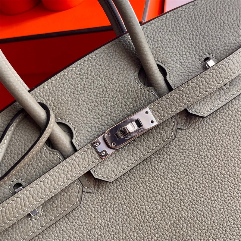  tote bag close-up of hardware and finish 11