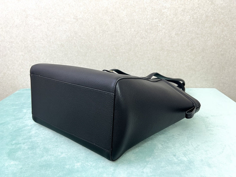 Ziva's Charm handbag – lifestyle view (15cm*18.5cm*18cm)