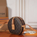  crossbody bag interior and compartment view