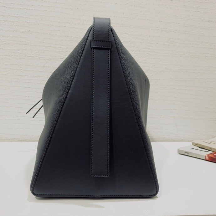 Ziva's Charm handbag – front view (46cm*30cm*22cm)