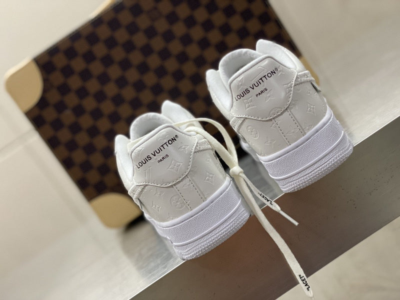 Nike clean off-white luxury sneakers view 7 chunky sole construction