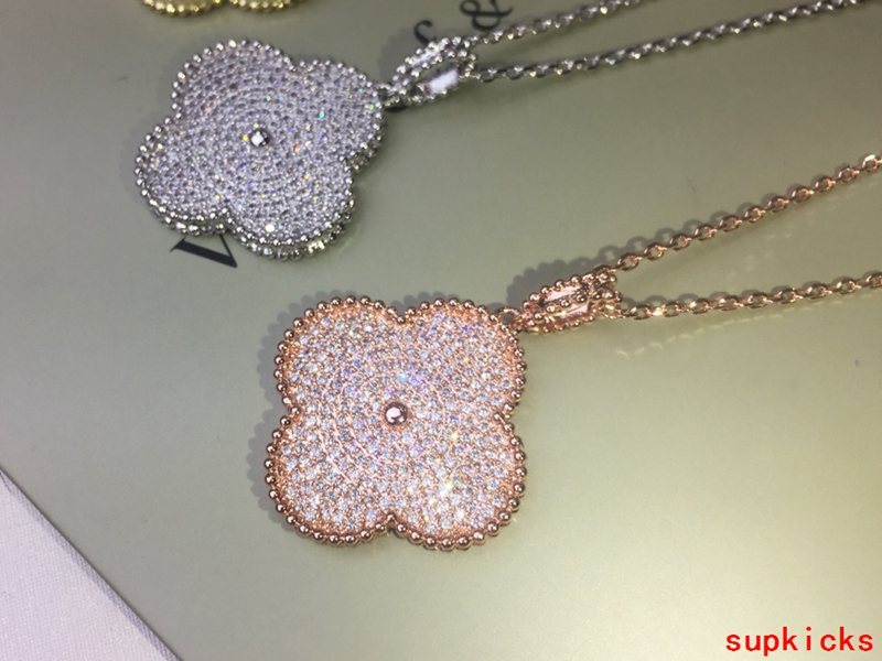 Close-up detail view of Van Cleef & Arpels unisex jewelry piece