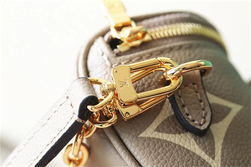  Statement shoulder bag front view 7