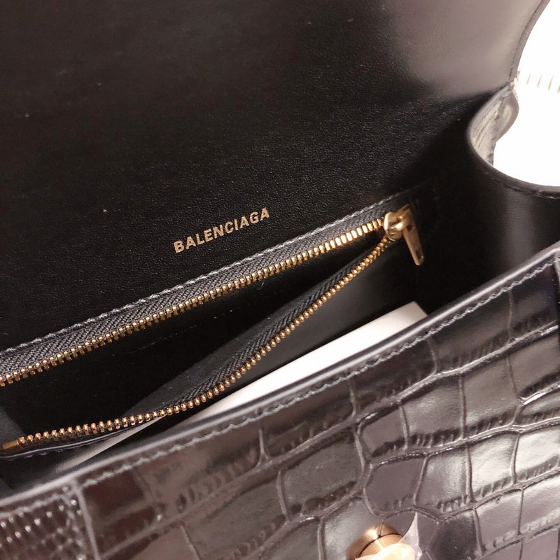 Side profile of modern sleek women's handbag – women's premium purse