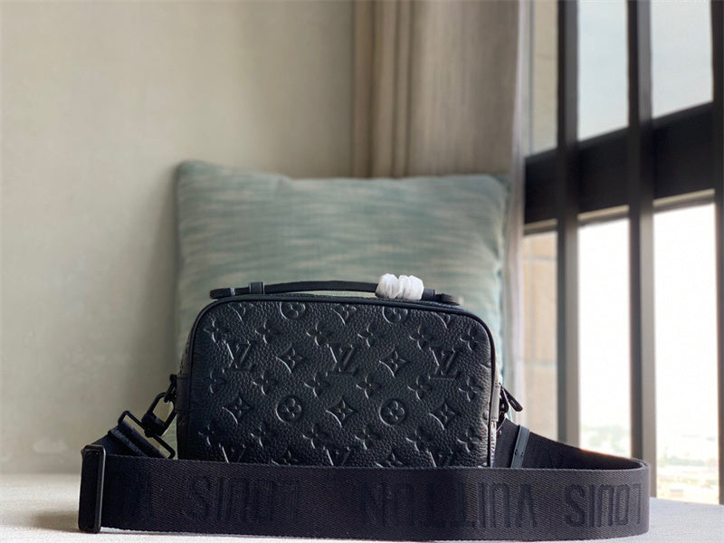  everyday bag interior and compartment view 9