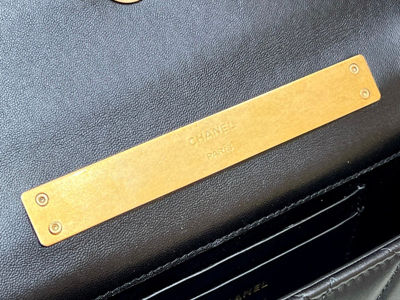  handbag, compact everyday style, image 4