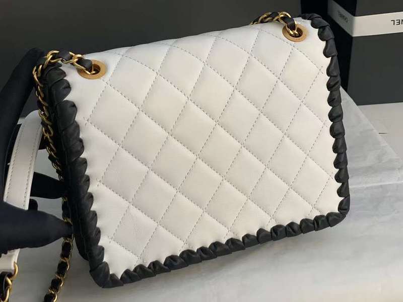 Zivas Charm Chic Craftsmanship Designer Handbag (Elevated Accessory Essential) – Styled Look