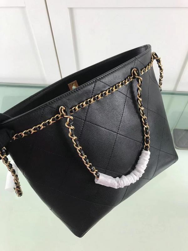 Zivas Charm Modern Minimalist Look Fashion Handbag (Versatile Style Statement) – Close-Up Detail