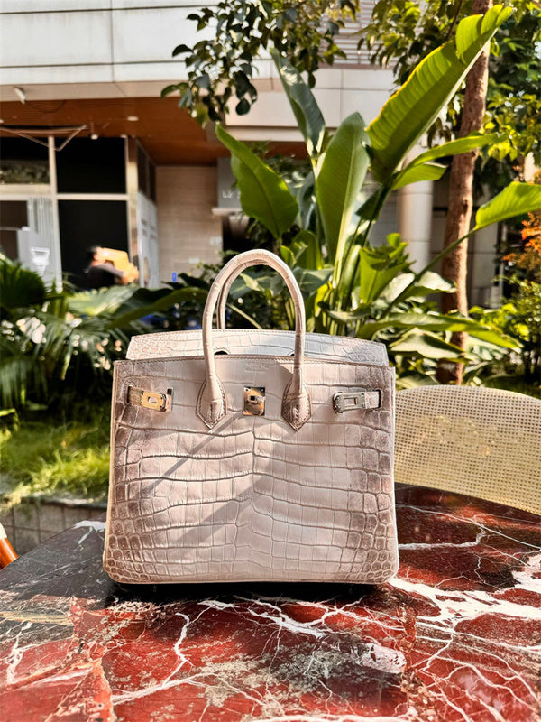  Chic top-handle bag front view