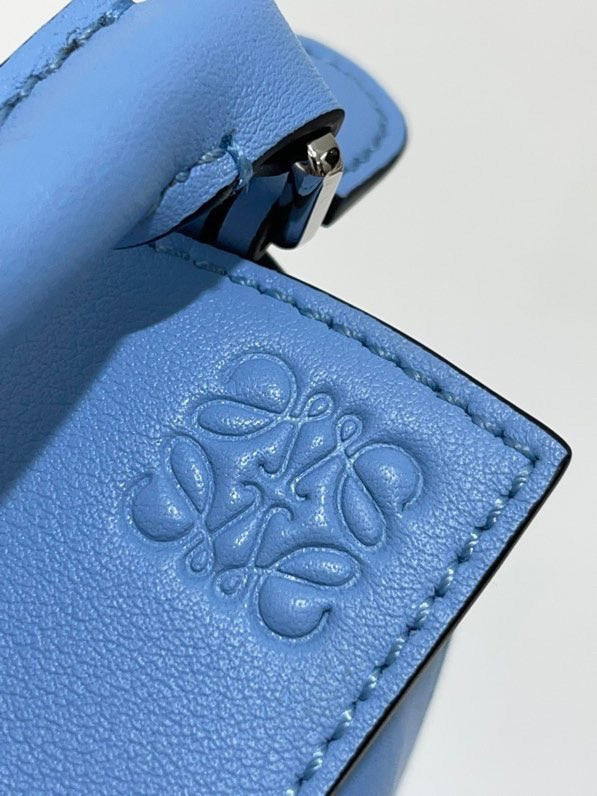 Ziva's Charm handbag – carry view (13.5cm*5.5cm*8.5cm)