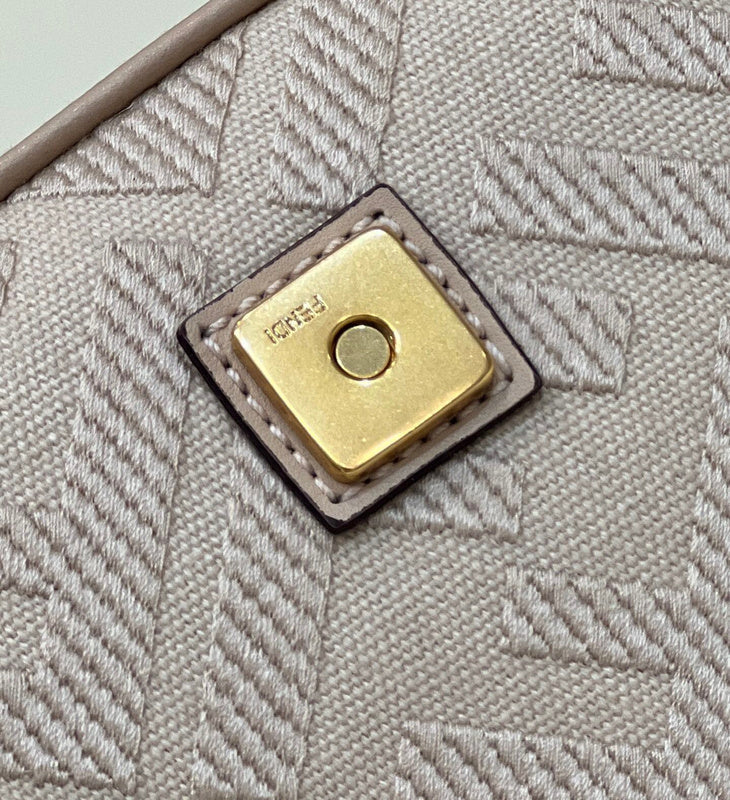 Ziva's Charm handbag – close-up view (27cm*7cm*14cm)