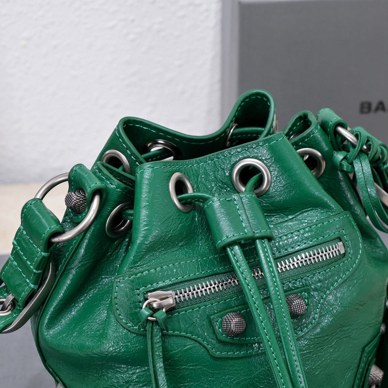 Zivas Charm Contemporary Flair Statement Handbag (Timeless Wardrobe Addition) – Front View 8