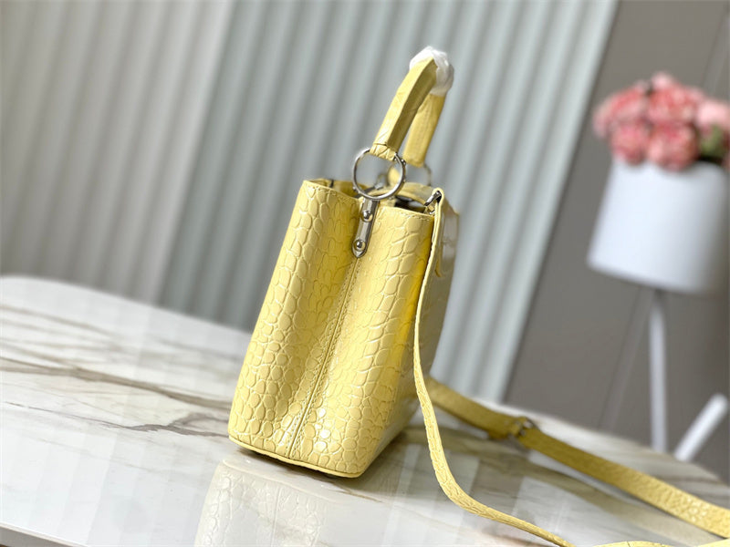  Tailored everyday bag front view 43