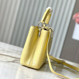  Tailored everyday bag front view 43