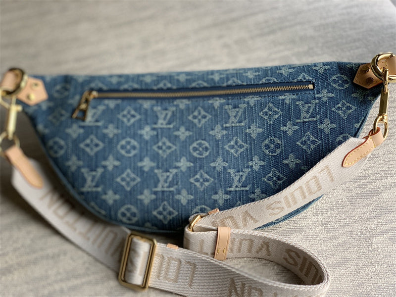  streamlined shoulder bag detail view showing craftsmanship