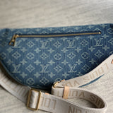  streamlined shoulder bag detail view showing craftsmanship