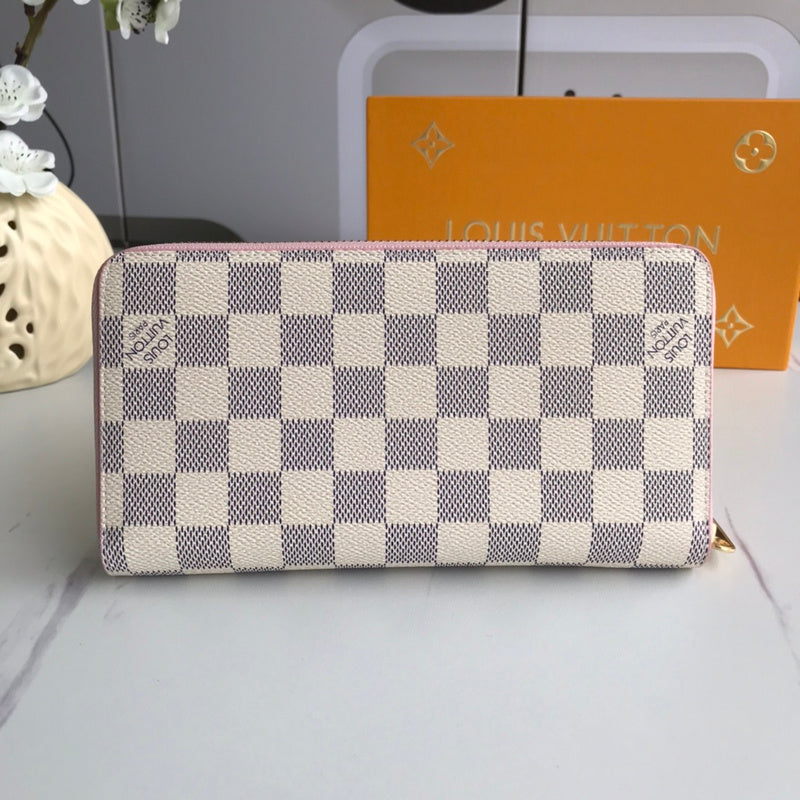 Close-up detail of chic classic women's handbag – women's luxury handbag