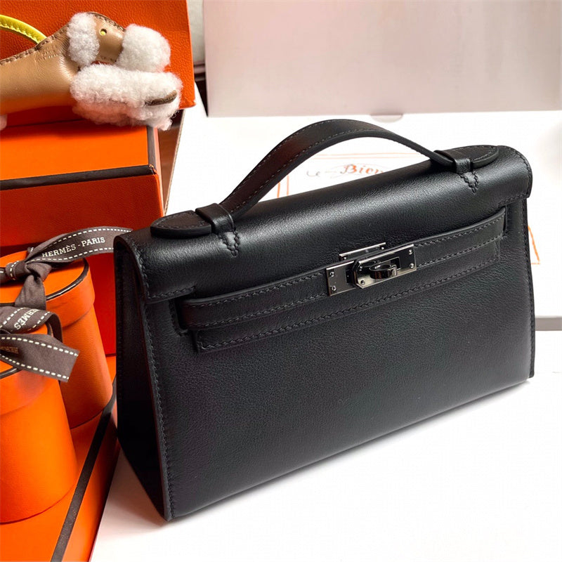  shoulder bag interior and compartment view 69