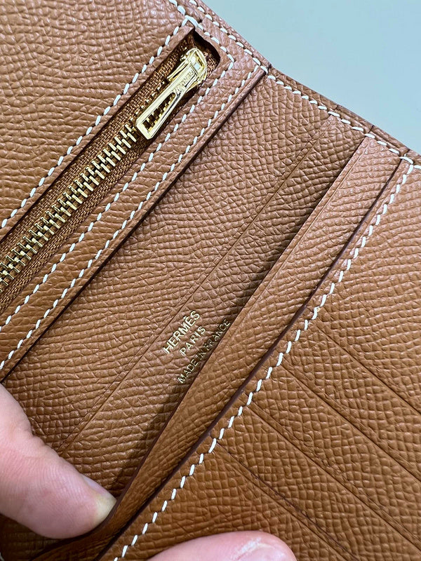Side view of smart structured handbag