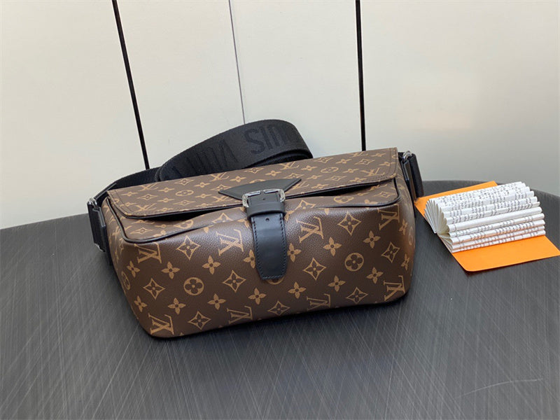  polished tote bag styled with outfit 12