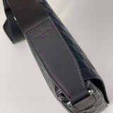 Handle and strap detail of elevated polished women's handbag – women's everyday handbag
