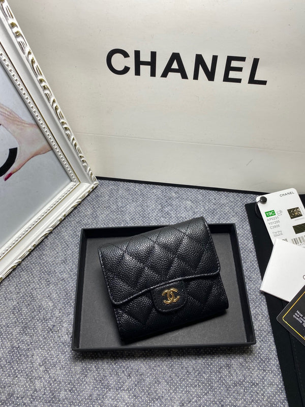 handbag, compact everyday style, image 2