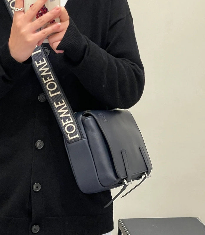 Ziva's Charm handbag – product shot (24cm*18cm*10.5cm)