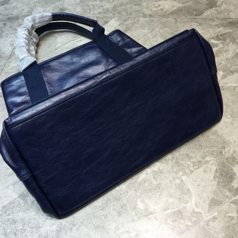 Elegant Premium PU Leather Handbag - Versatile Everyday Design | Women's Luxury Handbag #781 - hardware and detail close-up (image 5) of designer-inspired handbag