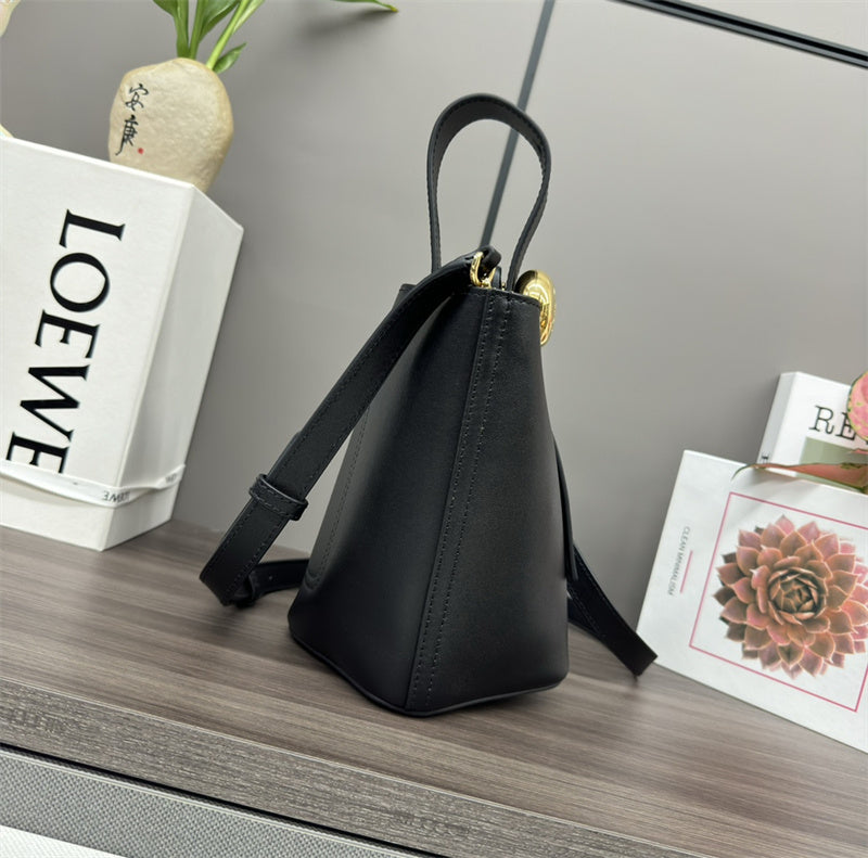 Ziva's Charm handbag – lifestyle view (16cm*16cm*19.5cm)