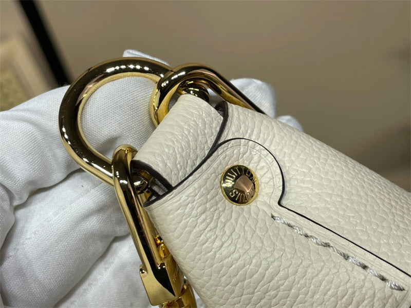  everyday everyday bag detail view showing craftsmanship 8