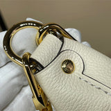  everyday everyday bag detail view showing craftsmanship 8