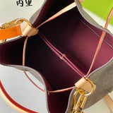  Understated everyday bag front view 7
