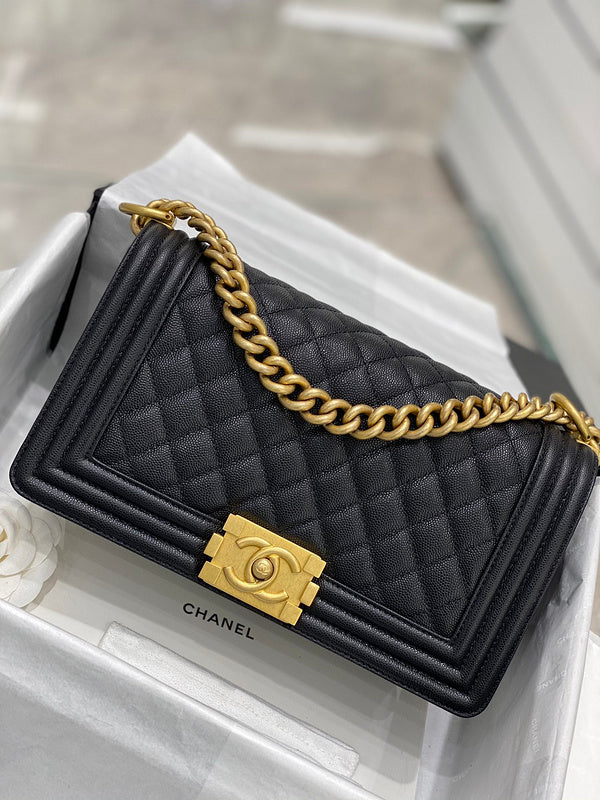  women's handbag, mid design, view 1