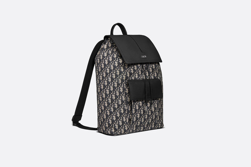 Handle and strap detail of premium everyday-luxe women's handbag – women's luxury accessory
